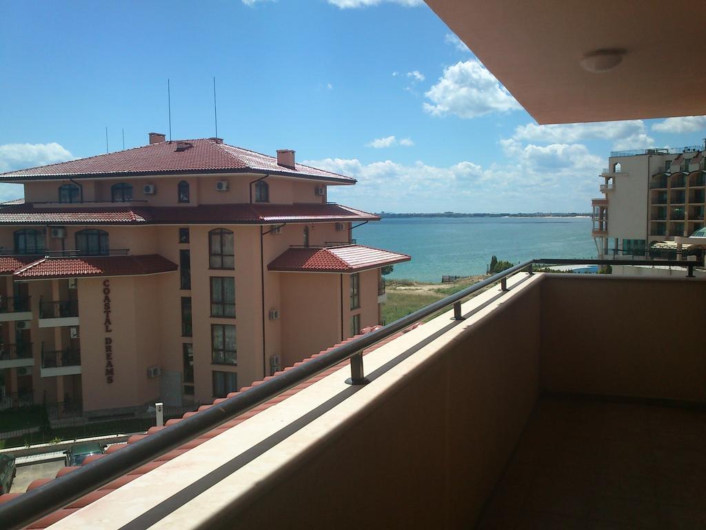 Menada Sky Dreams Apartments Свети Влас Стая снимка