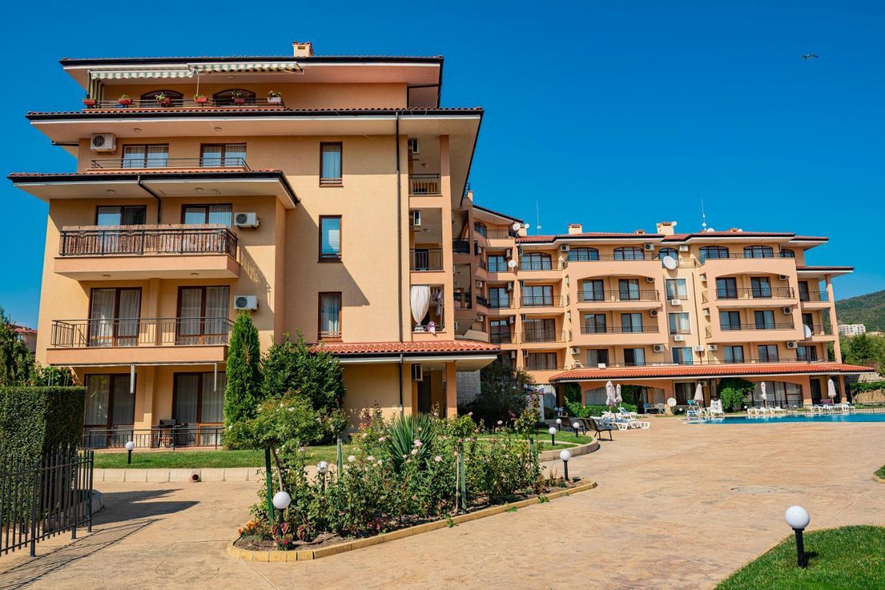 Menada Sky Dreams Apartments Свети Влас Екстериор снимка